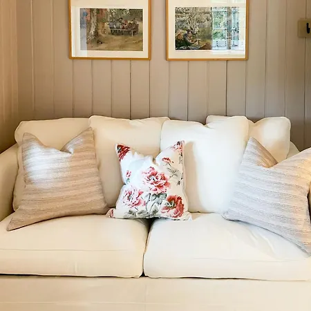 Charming Swiss-style On Hanko 펜션 그레스빅