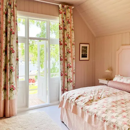 Charming Swiss-style On Hanko 펜션