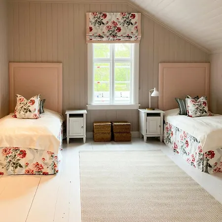 Charming Swiss-style On Hanko 펜션 *