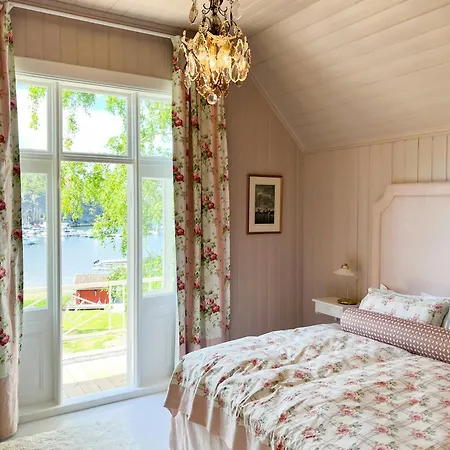 Charming Swiss-style On Hanko 펜션 *