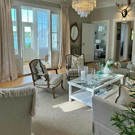 Charming Swiss-style On Hanko Prázdninový dům Gressvik