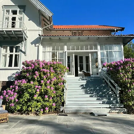 Charming Swiss-style On Hanko Prázdninový dům Gressvik